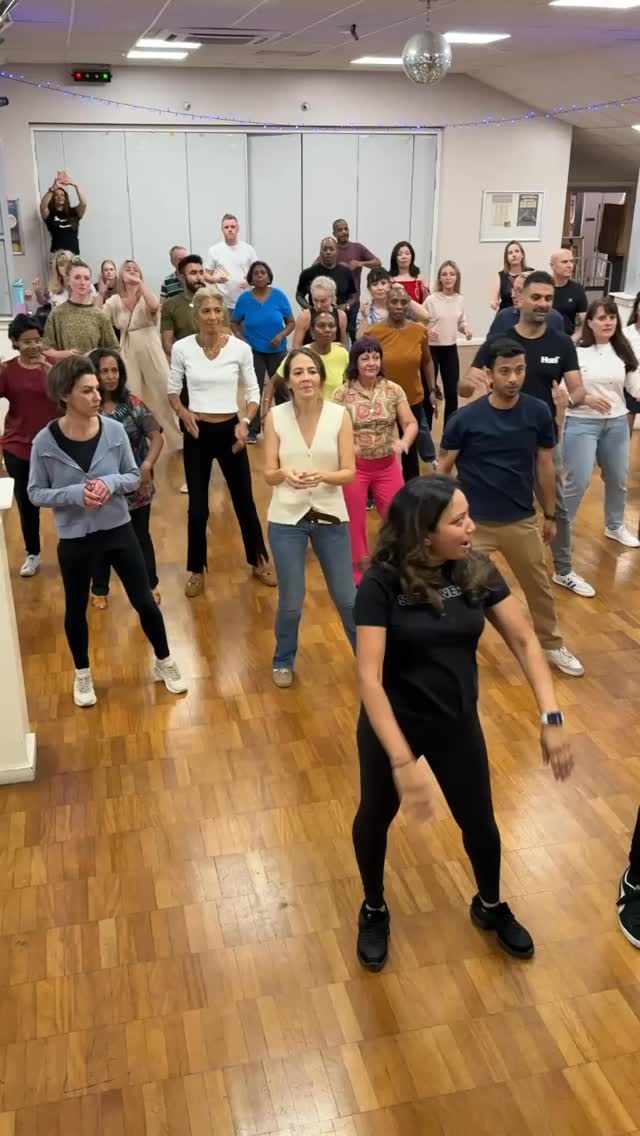 Every Tuesday, Salsynergy Pinner just keeps getting bigger, better, and more electric ⚡💃🏽
From beginners to seasoned dancers, the @salsynergy family is growing — come be part of it!
📍 Pinner Green Social Club, HA5 3TJ
🕗 8:00–8:45 Beginners Salsa / Rueda (All Levels)
🕘 8:45–9:30 Salsa (All Levels)
🕘 9:30–11:00 Social Dancing 💃🏻
💷 £12 Classes + Social | £6 Social only
No partner needed — just bring your best energy 🔥
#SalsynergyTuesdays #JoinTheMovement #RuedaDeCasino #SalsaUK #DanceVibes #LondonSalsa #Pinner