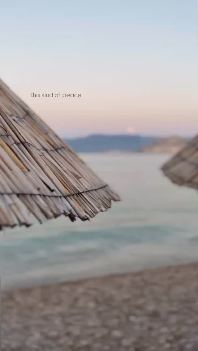 This kind of peace makes the world feel whole | lets my heart slow down | allows my soul to breathe | floods me with love | feels like home. 🌊🌕