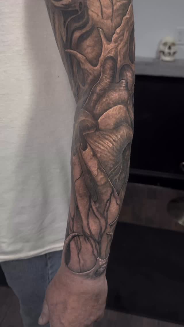 I finished up this sleeve on Travis today.
I have a few spots left in 2025. Hit that link in the bio for booking information