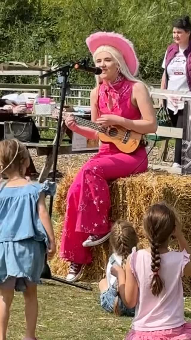 Boots were on, music was up, and good vibes all around! 🤠🩷
#linedance #funday
#cheshire #thelwall #alpacafarm #pettingfarm #rodeoday #happytimes #familyfun #warrington #fyp #warringtonalpacas #warringtonalpacawalk #northwest #placestogonorthwest #woodlandsalpacafarm