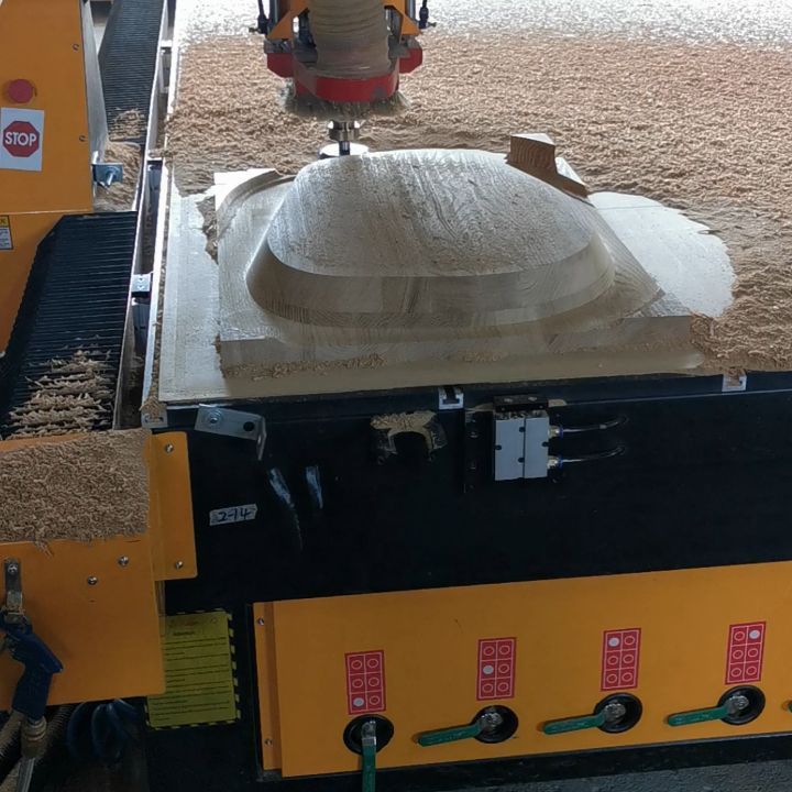 A tak oto powstaje mniejszy brat :).
Lity dąb, szczotkowany
#cnc
#eiche
#dębowy