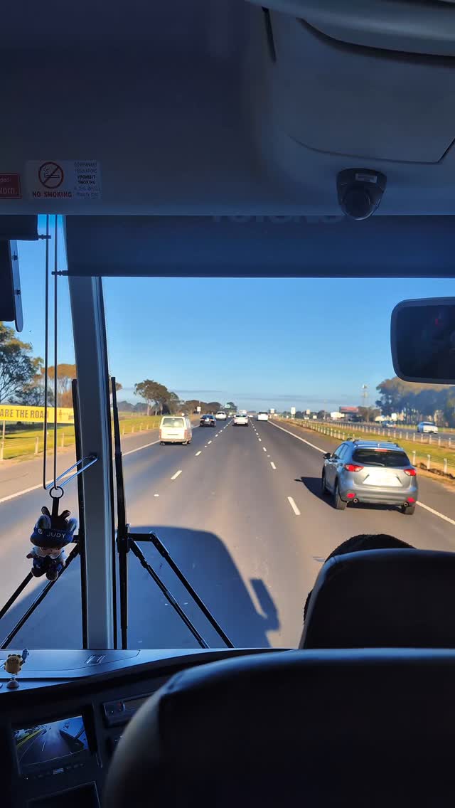 What a day! 🌊☀️🚌 Our junior students from Japan, Macau, Portugal, South Korea, and Vietnam had an amazing day trip exploring the stunning Great Ocean Road with Oxford International Melbourne (Universal English), as part of our Junior Program. 🌏🧳
They visited the Great Ocean Road Chocolaterie 🍫, explored the iconic Memorial Arch 📷, and enjoyed lunch and a beach walk at beautiful Apollo Bay 🐚🍜. The best part? Seeing the breathtaking 12 Apostles, one of the most famous natural landmarks in Australia! 😍
Take a look at the highlights! 📷✨
If you’re interested in our Junior Program, DM us or enquire through Linktree in our bio. 🔗
#GreatOceanRoad #JuniorProgram #StudyInAustralia #OxfordInternationalMelbourne #OziHouse #TravelAdventures #ExploreAustralia #StudentLife #InternationalStudents #Australia @oijuniorprogrammes