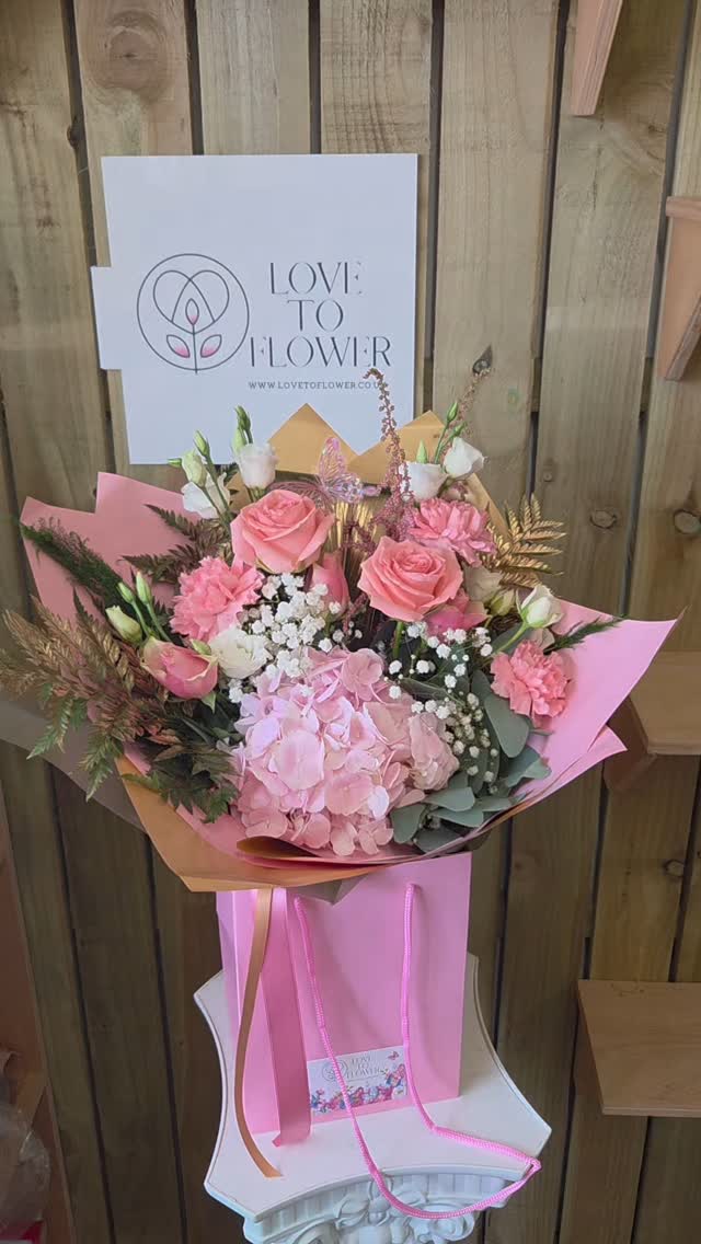 pink & gold edition 🌸✨️
www.lovetoflower.co.uk
#pinkroses #goldflower #giftideas #glasgow #cumbernauld
