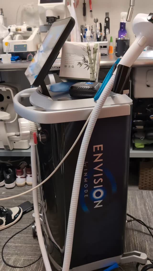 We are so excited to introduce our newest toy - it treats dry eye, wrinkles and so, so, so much more...unfortunately lunch breaks have become much less productive.
#newbergfamilyeyecare #travelingeyedoc #perfectionist #itsthesmallthings #newbergeyes