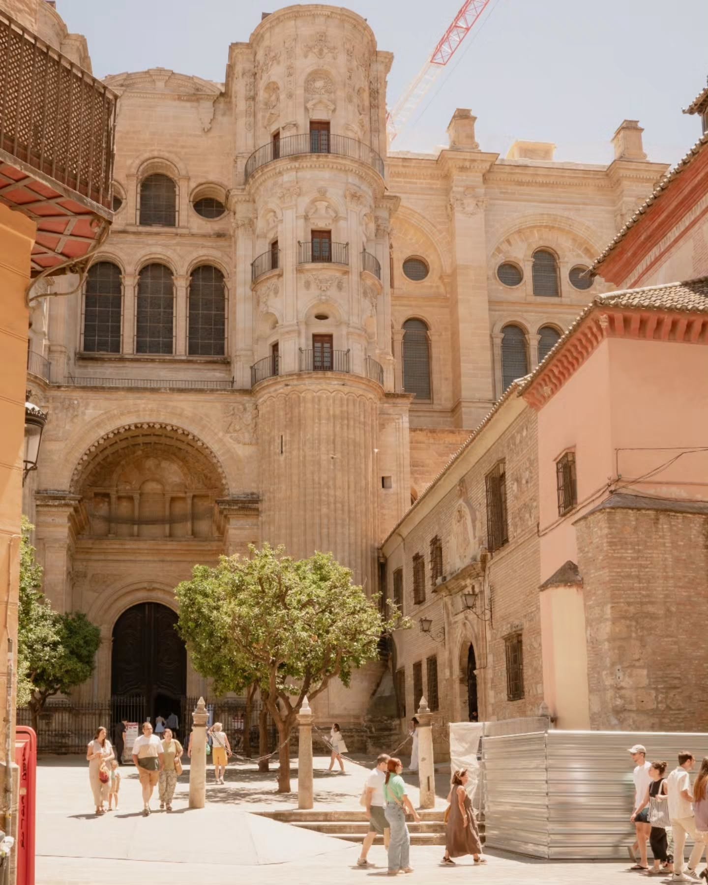 Málaga 🧡
Una de las ciudades más antiguas de Western Europe, it's la ciudad que vio nacer al famous Pablo Picasso and with the oldest teatro romano de Andalucía🧡