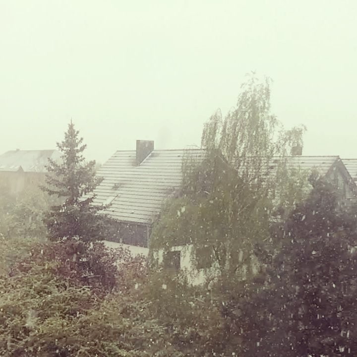 Why does it always snow on me ... #aprilapril #babyitscoldoutside #wannistendlichsommer