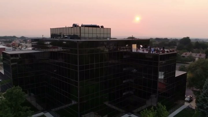 Can you spot the booth on the rooftop? This awesome drone footage captures how beautiful our mermaid backdrop looked this night. ✨