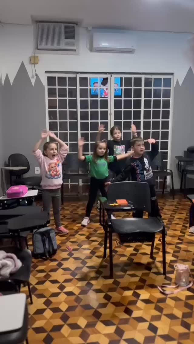 ✨ Eles aprendem brincando, mas o inglês é de verdade! 🧸📚
Músicas, jogos, histórias e muita imaginação para que cada palavra nova vire uma conquista.
Porque quando a criança se diverte, ela aprende muito mais rápido! 🚀🇬🇧
💬 Qual foi a primeira palavra em inglês que você aprendeu na infância? Conta aqui! 👇
#vempraeagle #aprenderingles #intercambio #inglesonline