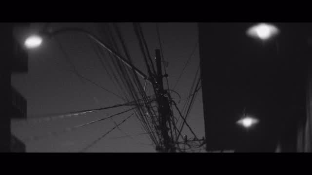 Una realización de RENOVATIO FILMS para nuestros amigos de @salamandrapy
CANCION: Cigarrillo 🚬
Dirección y DF: Pietro Scappini
Jefe de producción y Producción ejecutiva: Cami Bachem
Asistencia de producción: Giovanni Coronel, Araceli Viveros
Cámara A: Pietro Scappini
Cámara B: Agostina Ardanaz
AC: Junior Masi
AC2: Will Garcia
Gaffer: David Acosta
Javier Zacher (Guitarra y Voz)
Celso “Cachito Galeano” (Bajo y Voz)
José “Batoloco” Gaona (Batería)
Rodney Cords (Guitarra)
PERSONAL
Víctor Amarilla (Roadie)
José Alex Fretes (Roadie)
Juan Pastoriza (Roadie)
Víctor Cárdenas Onell (Operador de Audio)
PRODUCTOR EJECUTIVO - MANAGER - COORDINACIÓN: David Arriola
Locación: VOUDEVIL VENUE
CREDITOS AUDIO
Producción General: David Arriola
Producción Artística: Marcelo Arriola y David Arriola
Grabación y Mezcla: Marcelo Arriola en COVENANT PRODUCTIONS
Masterizado: Rolando Obregón
Dirección Ejecutiva: David Arriola para Salamandra
Facebook: / salamandrapy
Twitter: / salamandrapy | @salamandrapy
Sitio de Web: https://www.salamandrapy.com/