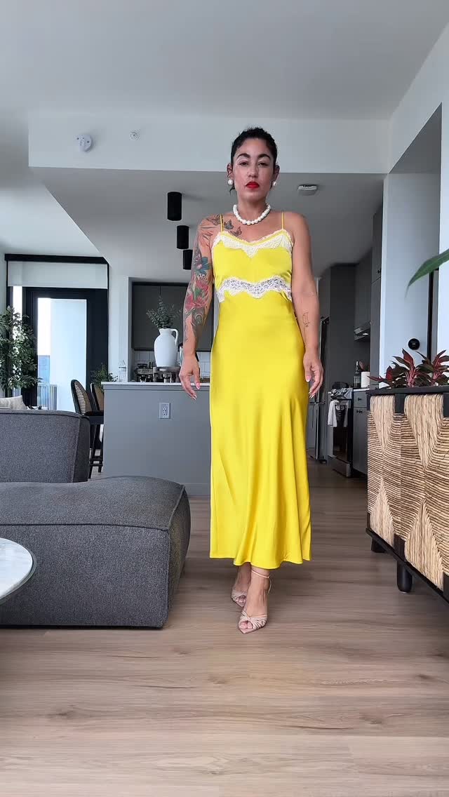 Here’s another @zara purchase. This dress, this color! Obsessed 😍