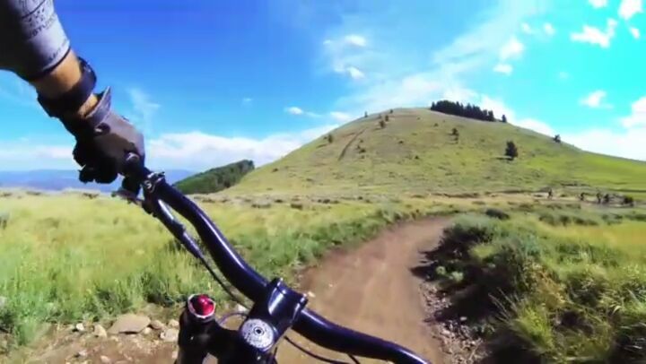 Tidal Wave Trail Deer Valley Resort! The mountain biking in Park City is epic! This was shot by one of our drivers!
#deervalleyresort #deervalley #parkcity #utah #tidalwavetrail #skiutah #goprobike #feiyutech #mountainbiking #dhmtb @deervalleyresort