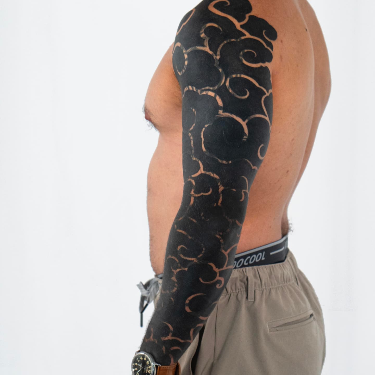 Healed pictures of this blast-over tattoo, we went for a japanese style clouds in heavy blackwork to have maximum covering without doing a full blackout.
Ideally I would love to fill the negative space lines in white ink to give it more contrast over some areas where the old tattoo is poking out, let's see if I can convince @_mikehahn
People always ask me if I do cover ups and the answer is yes.
My goal is for you to feel confident with your body and whether that was tattooed by someone else before doesn't matter at all to me.
Would love to do more in this style. Japanese heavy blackwork tattoo Oakland California bay area less