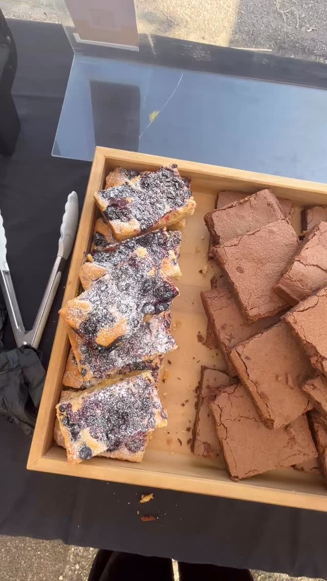 Prêt à vous recevoir au marché de Saint-Jouan-Bruneval. Miam. Venez savourez : Dubaï Cake, Brownie, Cookie, Blondie, Brookie, Tiramisu…
#lesgateauxdenoe #gourmandises #lehavre #gourmandise #tiramisu #amour #repasgourmand