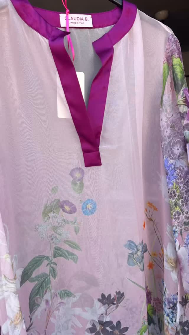 Caftano’s Limited Edition: solo pochi capi, uno diverso dall’altro, ognuno con un particolare volto ad esaltare il disegno…Smooth like silk!
#silk #seta #madeinitaly #taylormade #silkflowers #silkfashion #tagliaunica #summervibes #summersound #exclusive