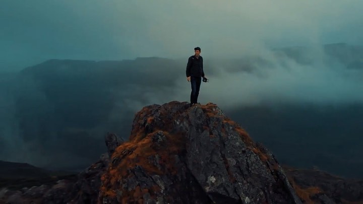 Had an absolute win this week! Finished pre-season F1 training, drove straight to some bants sofa modelling, then went to an audition for SUCH a cool short film and got the part! So glad to announce one of my next short films, ‘Dark Wolf’. I’ll be playing an SAS weapons expert battling PTSD following an op that went south, shooting in Snowdonia & London. Check this promo that writer @hollie_farrington snaffled together!! With DOP Michael Eves on the lens, I’m very excited for this one indeed. Time to iron out the rig to look a bit less Xmas and a bit more SAS 🥩
•
•
•
#actor #film #sas #snowdonia “I think you’re better to play the soldier than be the soldier”. You’re goddamn right 🐘 💋