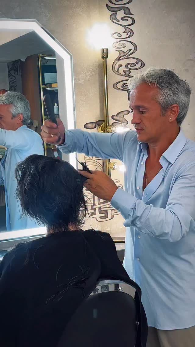 Saçlarının dokusuna ve Yüz şekline göre yapılan saç kesimi sonrası bölgesel renklendirme yapıldı ❤️