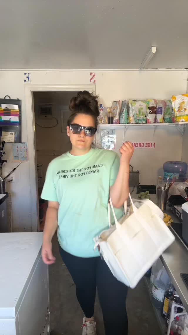 11 seconds of my busy solo day! Missed everyone! ๐ญ was sooo busy but the nicest family ever came today so I HAD to show off their order at least! ๐ซถ๐ป ____ #businessowner #icecream