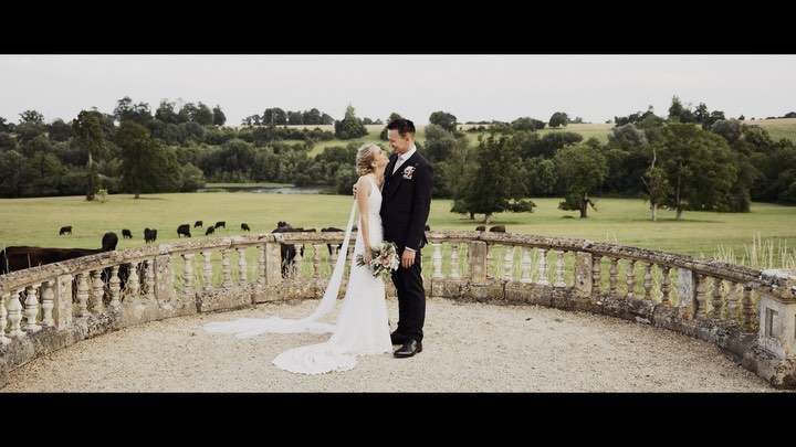 Emma and Matthew // Wedding at @orchardleigh_estate
Photo // @naomi.kenton.photography
MUA // Make Up by Georgie
Hair // Nicola Clancy
Flowers // @lucybutlerflowers
DJ // @kieranclarkeents
#weddingday #weddingfilm