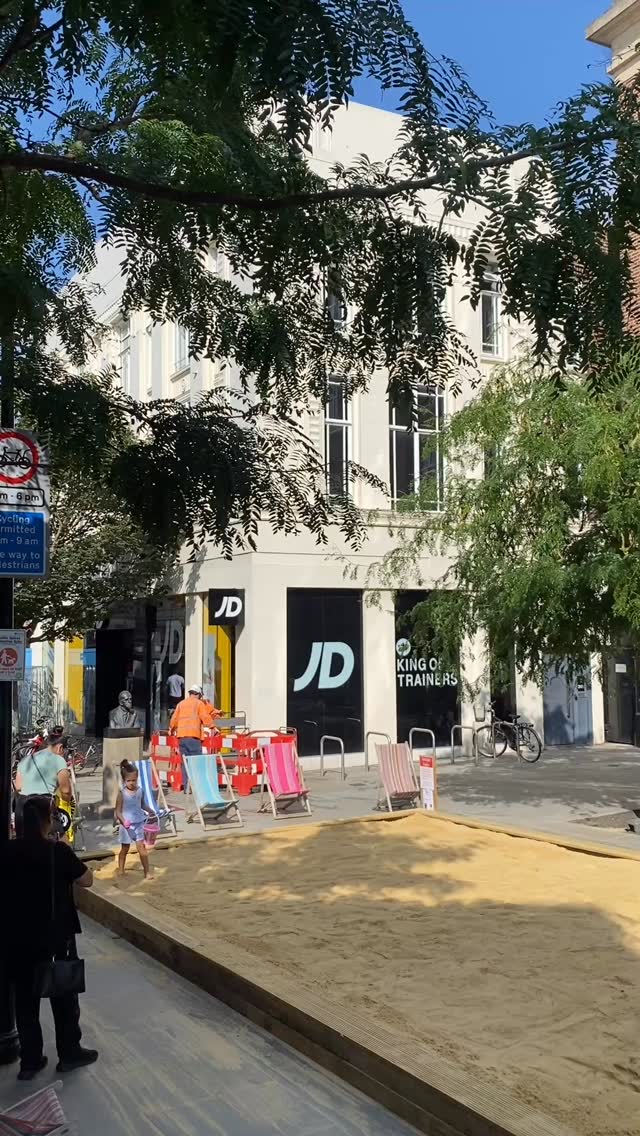 It’s a lovely sunny Friday - Come and have fun at Bedford Beach⛱️ Here today, tomorrow and Sunday 10am to 4pm ☀️ #bedford #discoverbtown