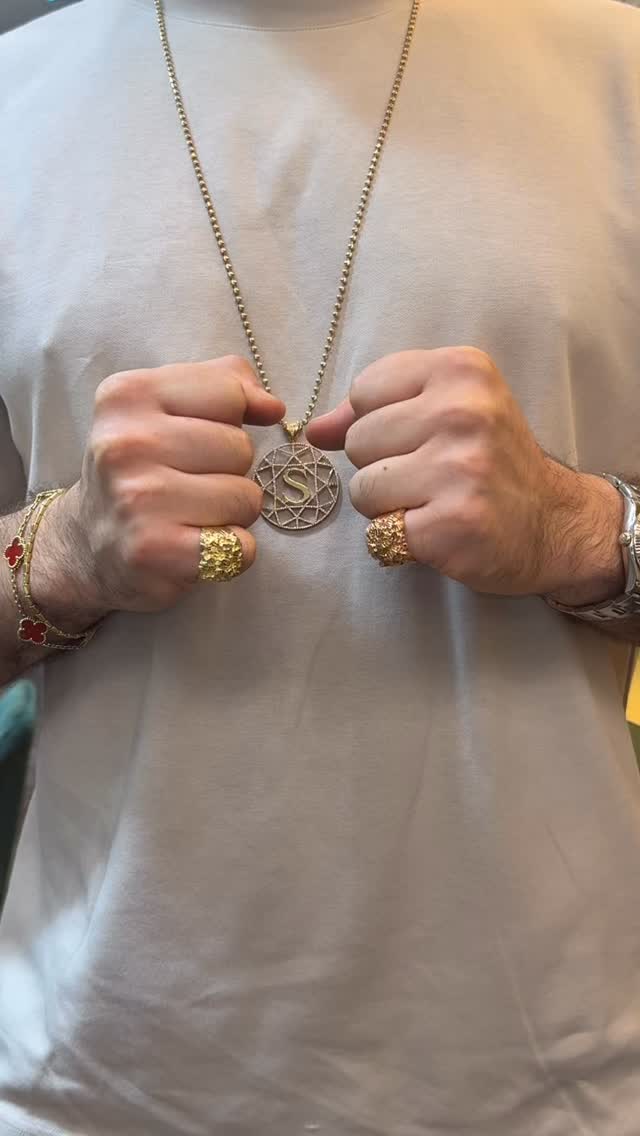 This time in rose too!
Piet Piet
#pietpietring #solitaireantwerp #antwerpen