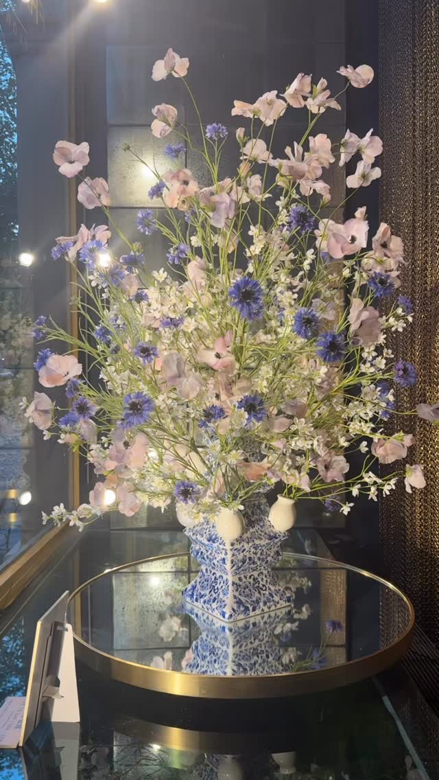 Along the canal where centuries of stories still whisper, our silk flowers unfold in timeless beauty. 🌹
In our 300-year-old monumental house on the Leliegracht, we open the doors for an enchanting event sale in Amsterdam.
An ode to history, elegance, and flowers that will never fade. ✨
#EventSaleAmsterdam #SilkFlowerDesign #AmsterdamHeritage #300YearsOfHistory #AmsterdamMonument #FlowerStyling #LuxuryDecor #AmsterdamVibes #CanalHouse #EternalBlooms