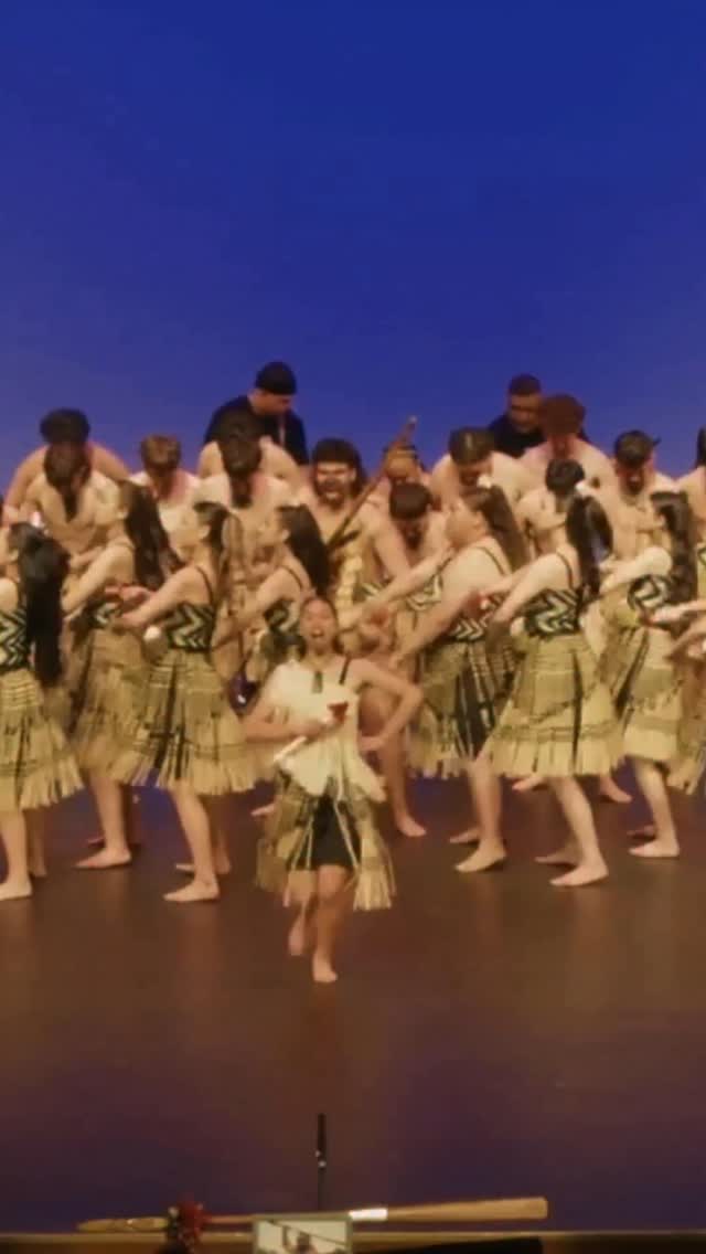 Moves🤸🤸♀️🤸♂️
TE WHAKATAETAE KAPA HAKA MŌ NGĀ KURA TUARUA O WAITAHA 2025
Tūturu te noho
Tūturu te hono
Tūturu ake nei
Mō Kā Uri | Kāi Tahu 2050
🎥 @tahufm
For full bracket go to https://tahufm.online/home/waitaha-2025
