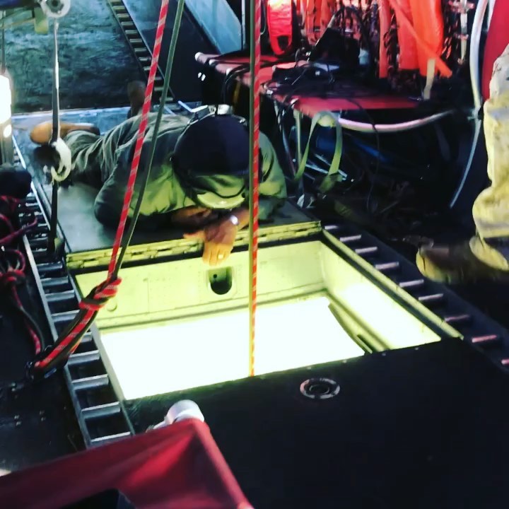 Up and out #military #tx #texas #merica #usa #army #navy #airforce #marines #coastguard #sar #recruitment #nusafm #pedro #phrog #phrogsforever #pedro-01 #rappelling #petzel #petzel_official #America #hh46 #ch46 #rigging #pilot #crewchief #ao