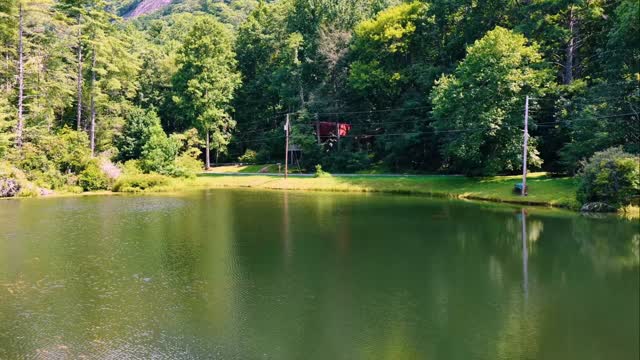 🏡 251 Edwards Creek | Your cozy mountain escape in beautiful Horse Cove! Just minutes from downtown Highlands, this 2BR/2BA cabin offers multiple decks, a hot tub under the stars, and direct access to National Forest. Fully furnished and ready for year-round living, a getaway, or rental.
📍 Listed by Betty Holt
#bhhsmmr #highlandsnc #ncrealestate #justlisted #mountainliving
