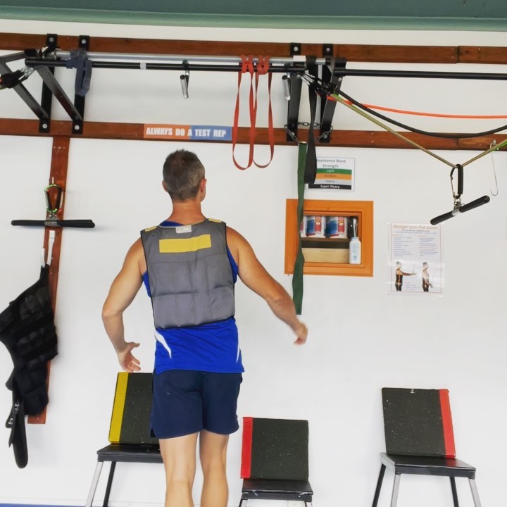 Pull Up Options @tfmcairns Progress with confidence, by adding or decreasing the load. #cairns #strength #fitness #personaltraining #gymsaresafe #gym #exercise #fitcollege #cquni #jcu
