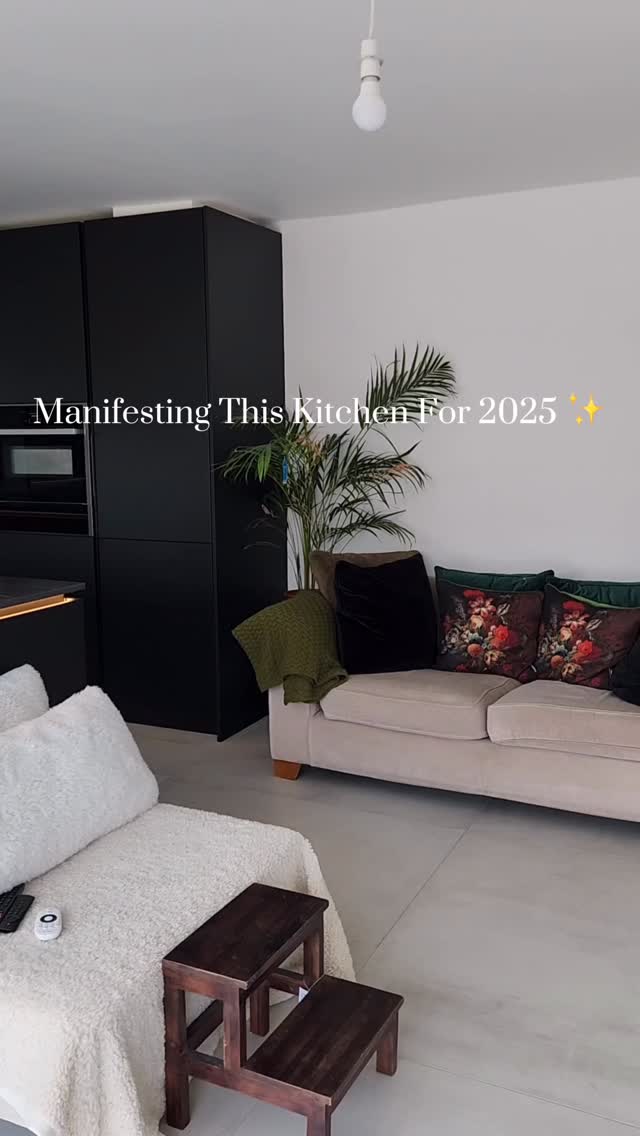 Some kitchens are built. This one’s designed. 💫
Supplied And Designed By @shethsinteriors
#interiordesign #homedecor #kitchen #kitchendesign #interior #interiors #luxurykitchen #trending #viral #architecture #design