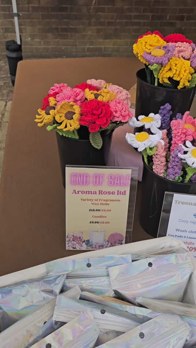 Market Stall
#candlelover #smallbusinessowner #smallbiz #candleshop #waxmeltsobsessed