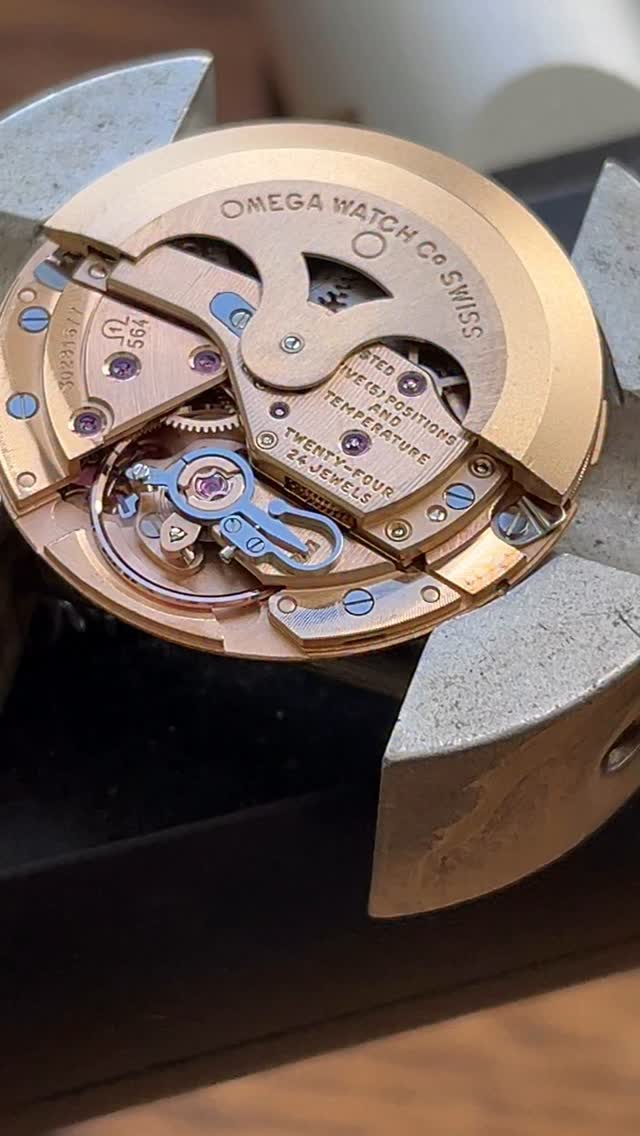 Precision never goes out of style. At TEMPO PRIMA, we live for moments like this, a beautiful vintage Omega cal. 564 chronometer grade movement. A masterpiece of Swiss engineering, built for precision and elegance, and now freshly serviced to perform just as it did over 50 years ago.
Because every collectible vintage watch deserves not only to be admired, but to be worn and enjoyed for generations to come. #TempoPrima #CollectibleVintageWatches #Omega #VintageOmega #Cal564 #Chronometer #WatchService #Horology #OmegaSeamaster #WatchCollector #Watchmaking
