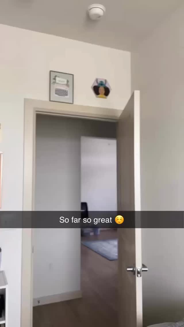 My room so far ☺️ I loove that i’ve been taking my time to curate my space. Hope you like it too 😘 #madebydrey#roomtour#newdecor#officedesign