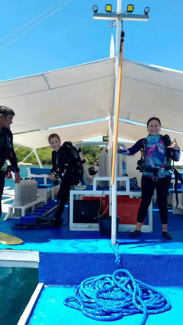 The joy of seeing a familiar smile never fades. Welcoming you back is always such a pleasure. We hope you had a wonderful time and that another magical underwater memory has been added to your @southseasbrdc experience.
@gift_wrapping Queenie Rojo
.
.
.
.
#diveinsouthseas
#familyadventures
#housereefcafeandbar
#diveintoadventure
#UnderwaterAdventures
#lovethephilippines #ssbrdc #santander #cebu #philippines #santandercebu #staytasteenjoy #dive #snorkel #seac #divesouth #divecebu #divephilippines #adventure #islandlife #itsmorefunincebu #travel #moalboal #sardine #padi #SouthSeasAdventures #DivePhilippines
