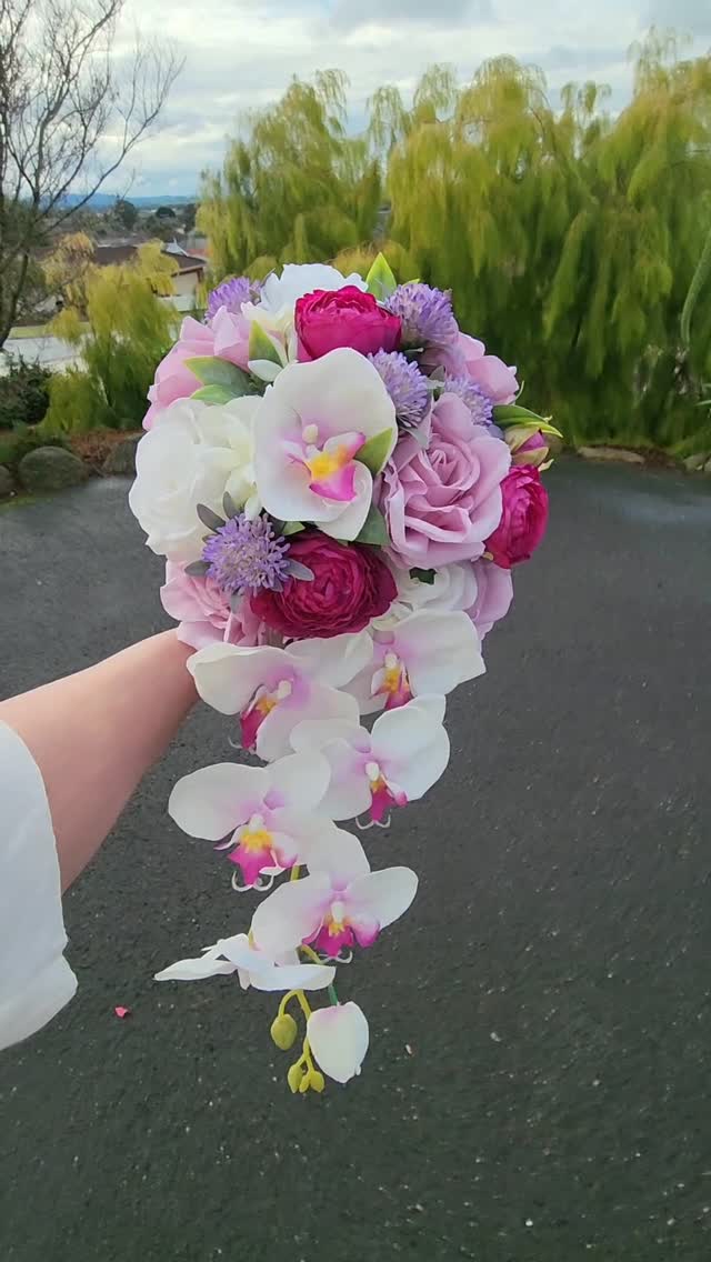 ✨ Which bouquet has your heart? ✨
Every bride has a vision — soft romantic pastels, bold show-stoppers, or timeless white elegance. 💍🌸
Here’s a peek at some of the bouquets I designed this week — all faux flowers so beautiful, your guests will never guess they’re not fresh. And yes… they last forever. 🕊️
From your bridal bouquet to every aisle and table detail, I design each piece to tell your love story.
💌 DM me to start creating yours — and tell me in the comments… which bouquet would you choose?
#weddingflowersmelbourne #melbourneweddingflowers #fauxweddingflowers #melbourneweddingflorist #victoriaweddingflowers #australianweddingflorist #bridalbouquetinspo #fauxflowersaustralia #weddingflowerideas #weddingflowersaustralia #melbourneweddings #australianweddingflowers #bouquetideas #bridebouquet #weddingfloristmelbourne #fauxflowerwedding #weddingflowerdesign #bridalflowersmelbourne #melbourneweddingstyle #weddinginspirationaustralia