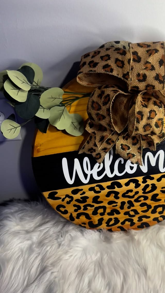 Cheetah Door Hanger
Order yours at www.hesthatflyyguyydesignz.com
#giftshop #lgbt #crafter #custom #order #doorhanger #doorhangers #custommade #fypシ #explorepage✨ #woodsigndecor #woodsign #bookedandbusy #werkwerkwerk #woodsignmaker