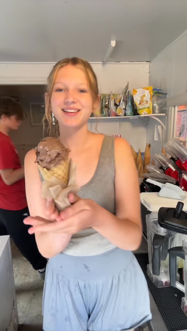 A quick Buffalo BBQ Rush With Us! W/ Kari, Logan & Jarrod ๐ฆ #foodie #icecream #icecreamshop