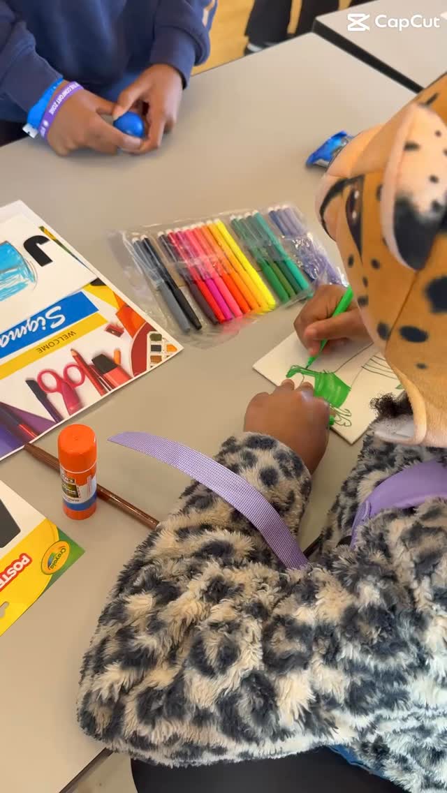 🎨✨ Art is more than fun—it’s a foundation for learning.
Through art, little ones build problem-solving & early math/reading skills, strengthen language & storytelling, express emotions & boost confidence and develop fine motor skills for writing.
Art isn’t just about making pretty things—it helps children think, feel, and connect in powerful ways.
SFAC was proud to support the @us4us.bayarea Backpack Giveback. We donated school supplies and facilitated an art station for the babies ✏️🚌📓🎨
See y’all tomorrow for the first day of school!
#EarlyLearning #ArtEducation #CreativeKids