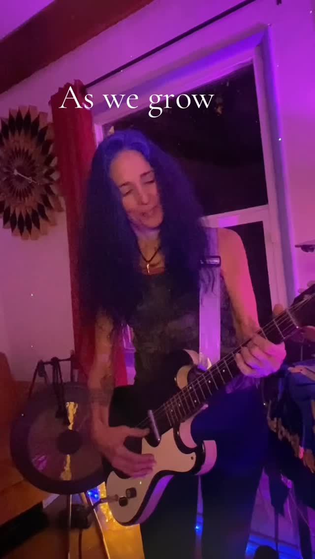 Open the crown ~ soften the heart ♥️ @theramilama 🎹🗝️👁️✨#consciousness #ramdass #annabrown #crownchakra #sound