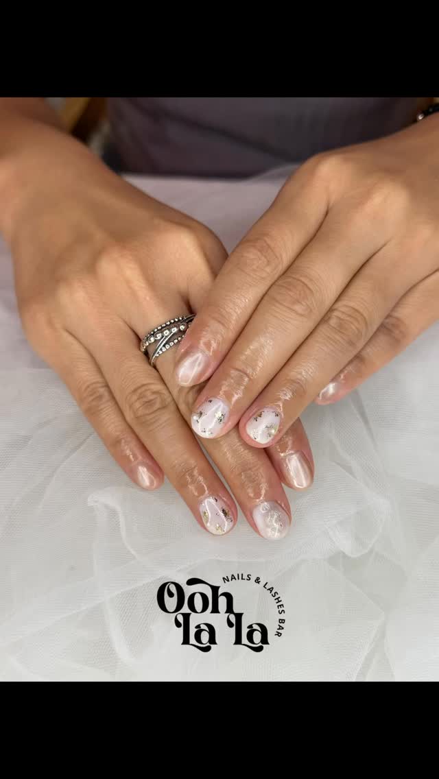 ✨ Soft elegance with a touch of gold ✨ Loving this dreamy set.