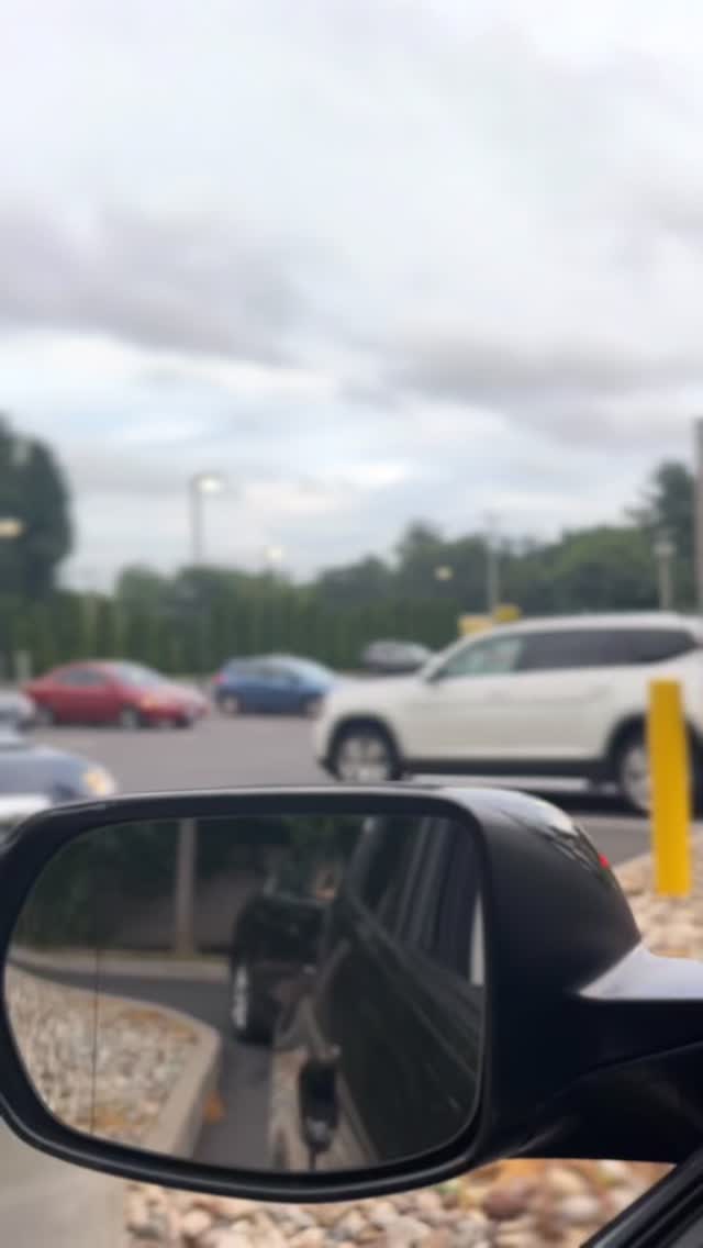 Happy Weekend, babes. Get yourself a sweet treat 😘
DQ Blizzard on 13 mesh, available now 🍨