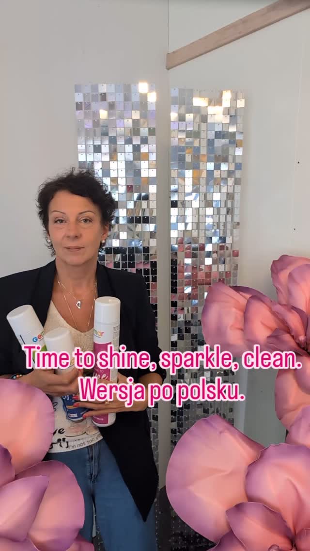 Odkryj tajemnicę błyszczących balonów!✨
Masz dość matowych balonów, które tracą blask? Mamy na to rozwiązanie! Oto trzy rewolucyjne spraye, które odmienią Twoje dekoracje balonowe:
✨Time to Shine
Ten dobrze znany spray to faworyt wielu osób. Gwarantuje, że balony zachowają promienny połysk, niezależnie od wpływu powietrza i temperatury. Z "Time to Shine" Twoje balony zawsze będą wyglądać jak nowe i świeże!
✨Time to Sparkle
Nowość na rynku! Nie tylko nadaje balonom fantastyczny połysk, ale także dodaje elegancki efekt brokatu. Idealny na specjalne okazje, kiedy balony powinny być jednocześnie świąteczne i eleganckie.
✨Time to Clean
Wiemy, że pierwsze dwa spraye mogą pozostawiać tłustą powierzchnię, zwłaszcza na podłodze. "Time to Clean" skutecznie usuwa tłuszcz i ponownie sprawia, że podłoga jest bezpieczna. Wystarczy spryskać i przetrzeć suchym mopem. Ten spray jest również idealny do przygotowania podłogi przed ustawieniem dekoracji, dzięki czemu nic nie przykleja się do balonów. Dodatkowo, ma fantastyczny zapach!
Wszystkie trzy spraye są łatwe w użyciu i z pewnością nadadzą Twoim dekoracjom profesjonalny wygląd.
Dostepne w naszym sklepie
#timetoshine
#timetosparkle
#timetoclean
#spray
#gemarballoons
#gemarnorway