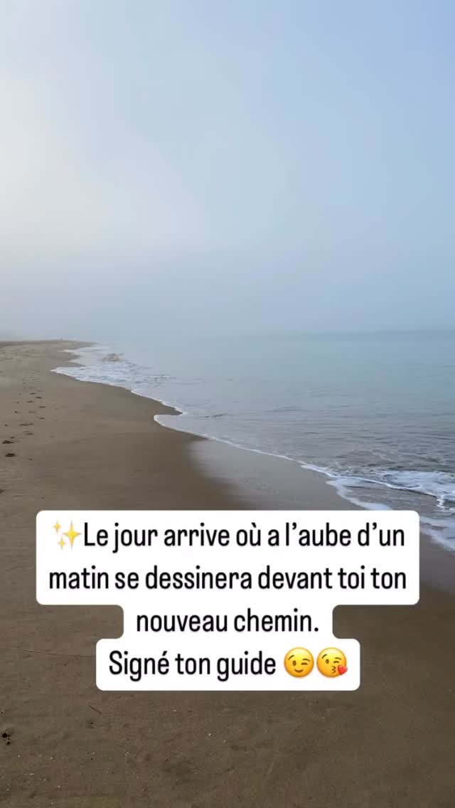 ✨ Une petite pensée positive au quotidien ça te dit 😉😘 ➡️ alors c’est par ici 🤍😌 Abonne-toi pour plus de contenus positif @carol_morin_sissi #energiepositive #ame #spiritualité #energiedujour #croireensoi #guide #spirituality #joiedevivre #oraclecards #creatrice