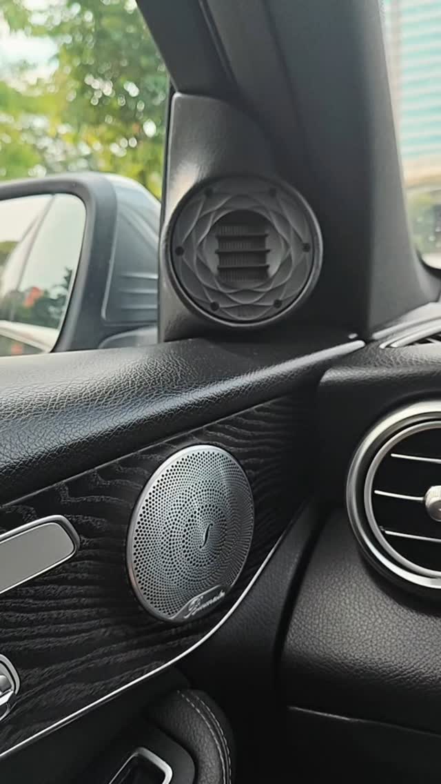 The AMT1 (Air Motion Transformer) version uses a lightweight pleated diaphragm with a large radiation surface. Its innovative design efficiently transforms air to produce clear, detailed highs beyond 35 kHz
Link -https://www.blam-audio.com/en/produit/tweeter-amt1/
#dimensionaudio
#blamaudiosg
#blamaudiomultixbarrel
#harrioxgroup