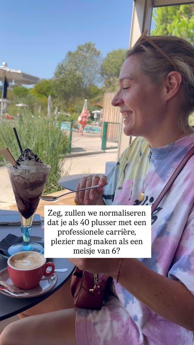 Wanneer is alles zo serieus geworden?
Wanneer zijn we in daily life maskers gaan dragen, terwijl het meest magnetische is als iemand volledig zichzelf durft te zijn? Met de professionele, kundige, impact volle ĆØn de enthousiaste kant?
Als je niet meer energiek, enthousiast en verwonderd bent over hoe je dagelijks leven er uit ziet. De impact die je maakt op je werk, je klanten en je team: dan kun je dat veranderen door jóuw energie prioriteit te geven.
Tot je wel weer straalt alsof je een ijscoupe als ontbijt bestelt āļø
Doe mee met de gratis Energy Plan Sessie, zeg Nee tegen back to school overwhelm, zodat je geniet in september zoals je dat in je vakantie deed.
Wat we gaan doen:
ā
Concreet maken wat je focus krijgt in september.
ā
Doelen stellen op energie, selfcare en work/life balance.
ā
High Energy Actie Plan maken om je meest bewuste energieke september te ervaren.
Comment š¦ en ik stuur je de info en gratis inschrijf link. Zin in!! X