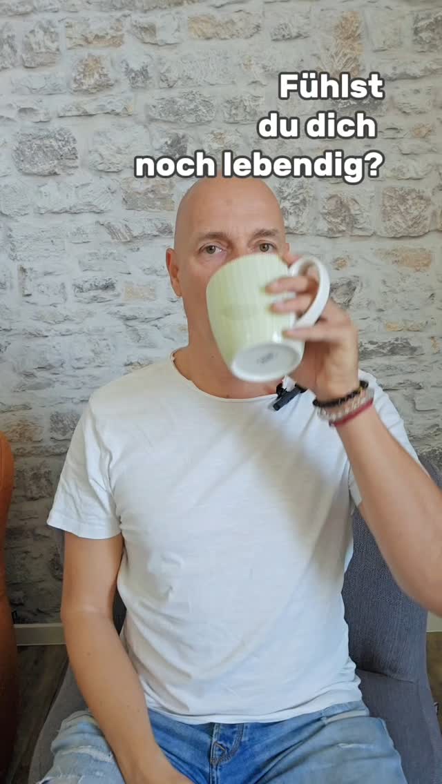 Achtsamkeit ist trotz aller Aufmerksamkeit eines der unterschätzten Tools auf dem Weg zu einem bewussteren und glücklicherem Leben.
Warum... das steht alles im Reel.
Hast du Achtsamkeit in deinem Leben integriert?#yoga #ashtanga #ashtangayoga #yogadeutschland #yogaliebe #achtsamkeit #achtsam #achtsamkeitsübung #yogalehrerausbildung