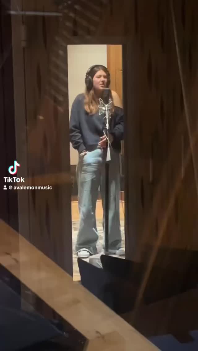 “Everything Changes” Dropping in 5 days #blackbirdstudios #singersongwriter #newrelease #original #music #avalemonmusic