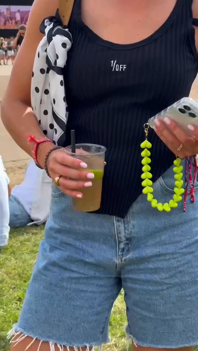 Spotted at Lowlands 👀 @loraineammerlaan #beso #handmade #heart #phonecords #phone #accesories #lowlands