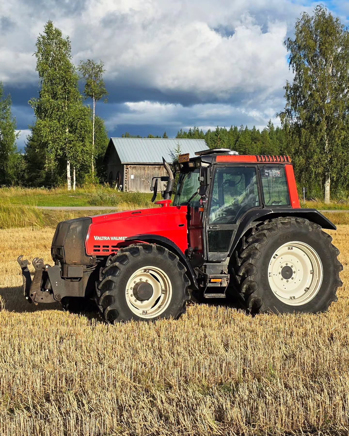 Komeaan veturiin Kannonkoskella asennettiin EFIX eSteer 20 MAX ja jälleen yksi kone jatkaa matkaansa senttimetritarkkuudella. 🤩🌾
#efix #efixag #agronav #automaattiohjaus #täsmäviljely #valtra
