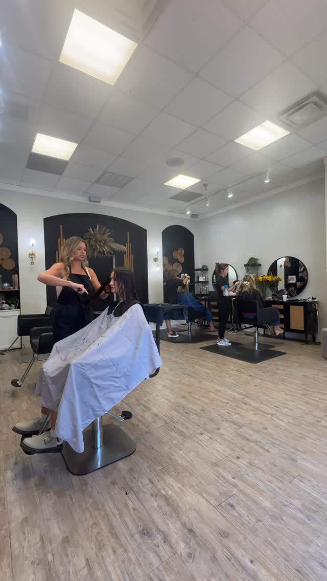 ⨠Weāre expanding our Bhaute family! āØ
Are you motivated to growānot just your clientele, but your skills, too? At Bhaute Salon, weāre looking for stylists who are:
āļø Passionate about healthy, lived-in hair transformations
āļø Excited about ongoing education + building new skills
āļø Team-oriented and supportive (no matter your role)
āļø Professional, motivated, and client-focused
Whether youāre commission, renting, part-time, or full-timeāat Bhaute, we operate as one team. Thatās the Bhaute difference.
We know the hair world is evolving, and weād love to find the perfect fit that aligns with your home, life, and work balance. Family always comes first here at Bhaute.
š© Email bhautecollective@gmail.com or text 817-673-3518 to learn more about joining the Bhaute team.
#bhautesalon #dfwsalon #nowhiring #colleyvilletx